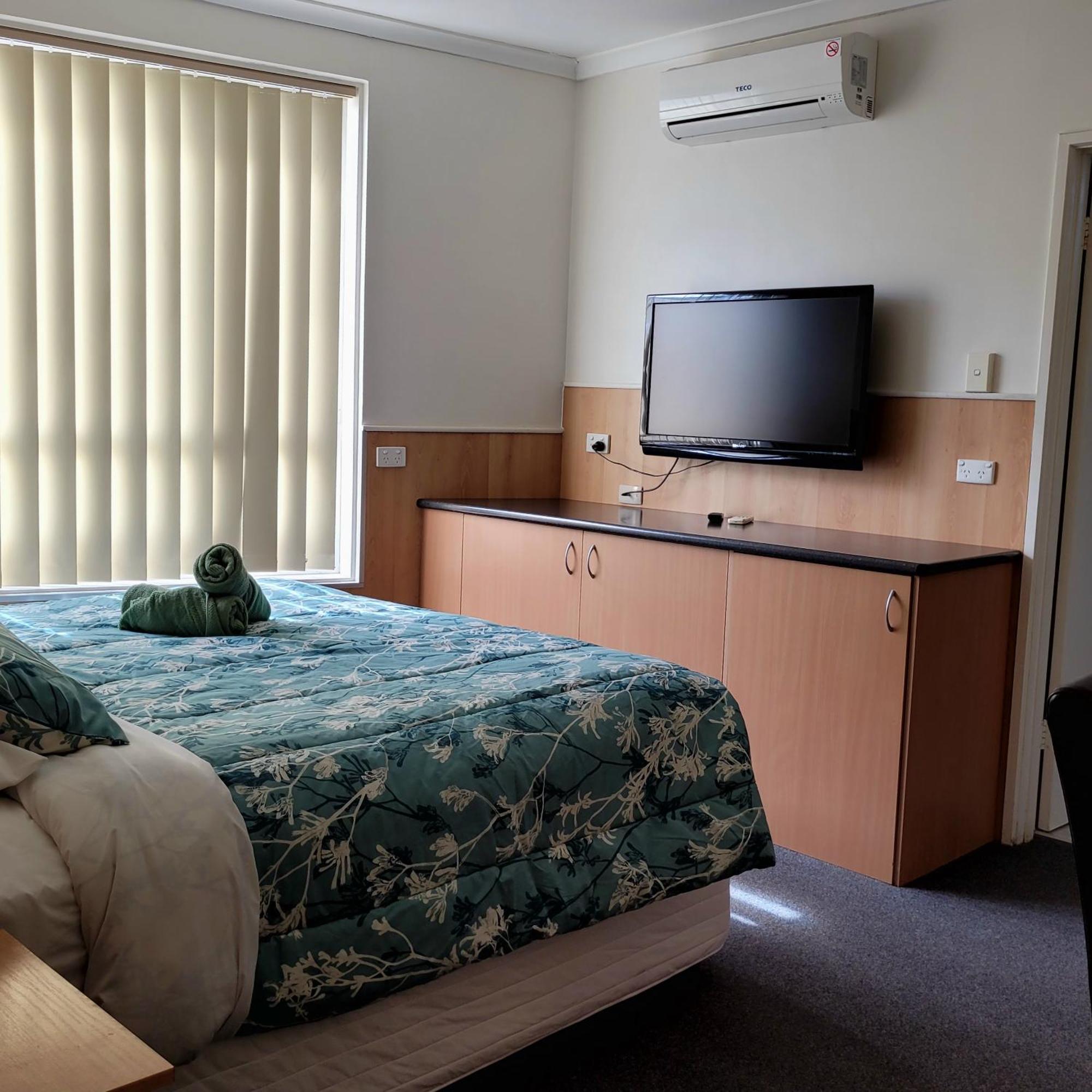 Bamboo Motor Inn Lakes Entrance Dış mekan fotoğraf